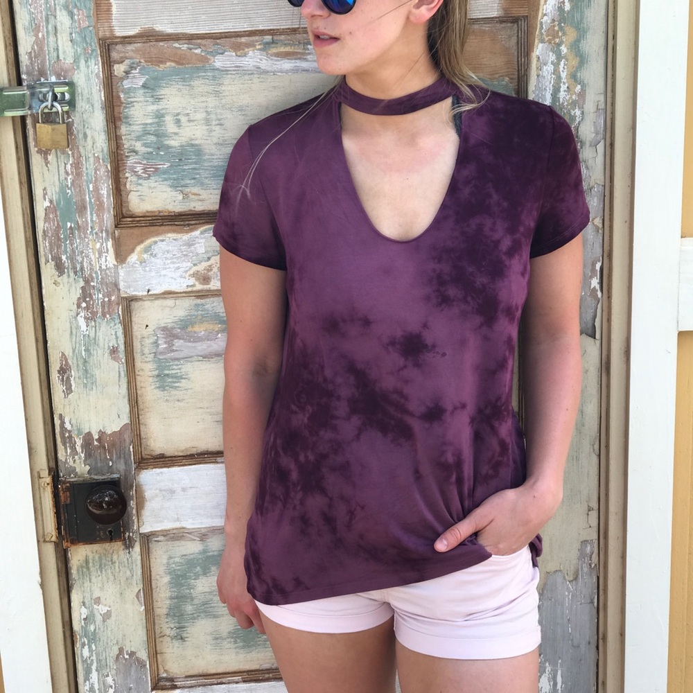 AEO detailed neck cut